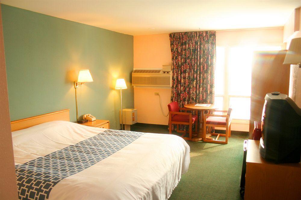 Finger Lakes Hotel Farmington Zewnętrze zdjęcie