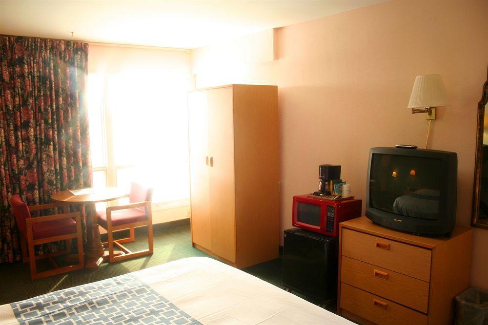 Finger Lakes Hotel Farmington Zewnętrze zdjęcie